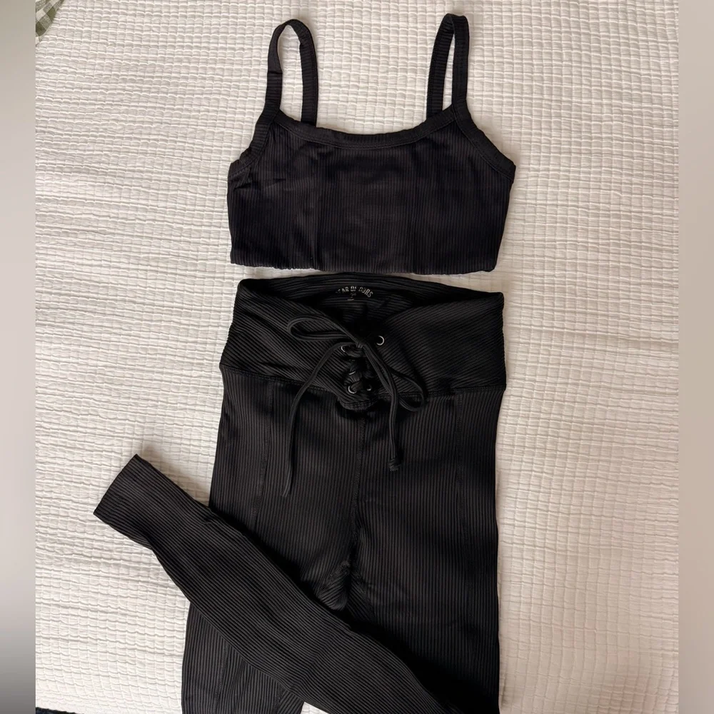 Year of Ours Ribbed Sports Bra - Picture 4 of 4